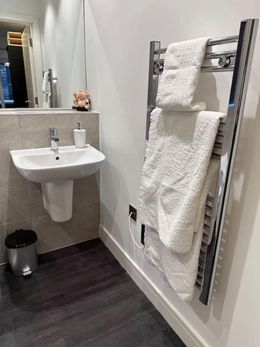 Апартаменты Stunning Flat With Parking Free Near Sutton Station Cheam Экстерьер фото